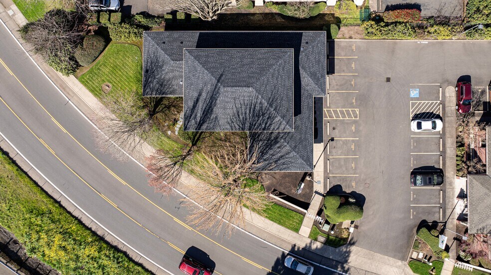 More Photos Of 939 Willagillespie Rd, Eugene Medical For Lease