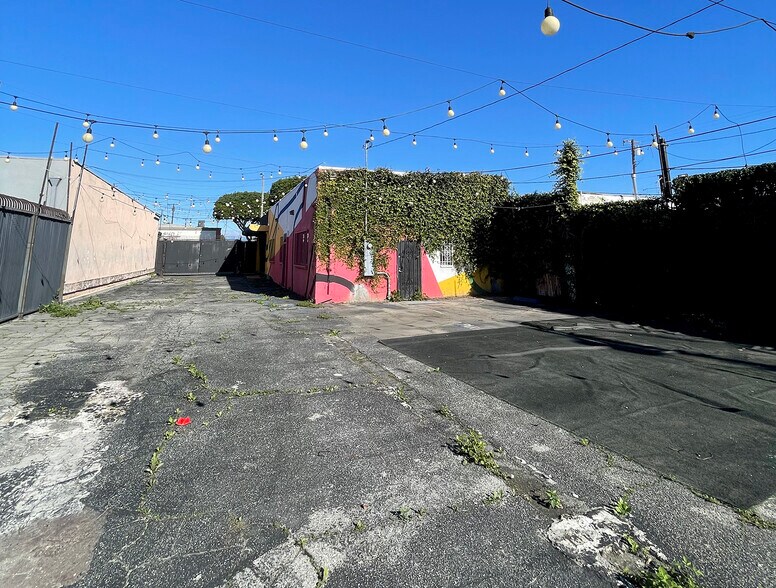 More Photos Of 1028 E Compton Blvd, Compton Storefront For Sale