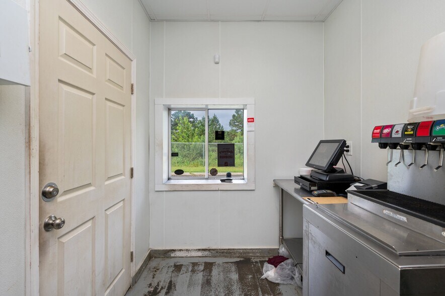 More Photos Of 1296 N Ferdon Blvd, Crestview Restaurant For Sale