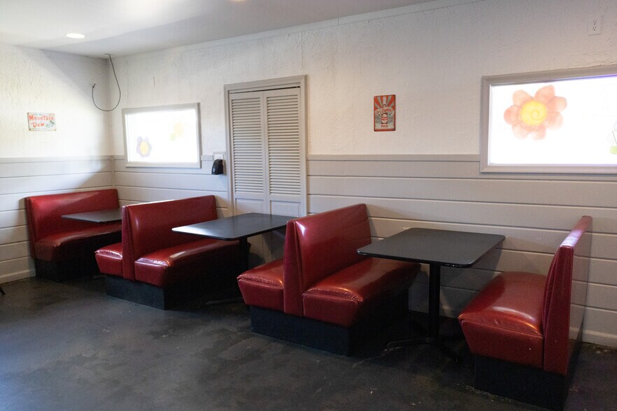 More Photos Of 104 S Main St, Centerville Restaurant For Sale