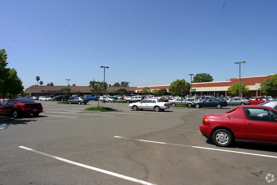 More Photos Of 4005 Manzanita Ave, Carmichael General Retail For Lease