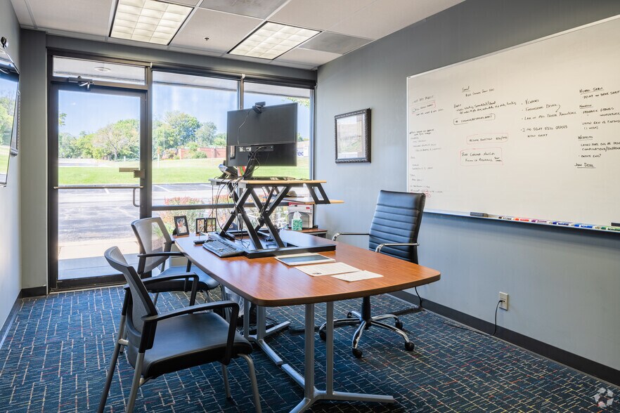 More Photos Of 9355-9375 Dielman Industrial Dr, Olivette Showroom For Lease