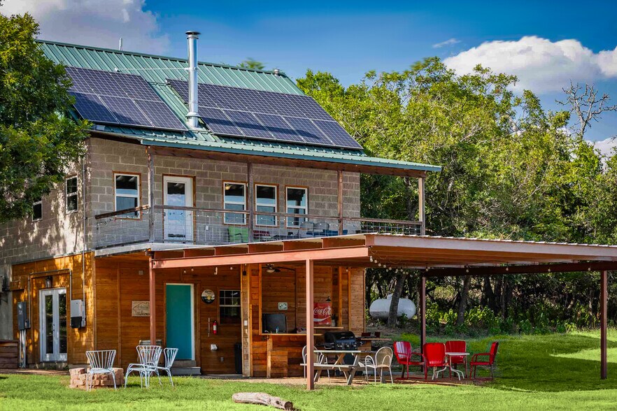 More Photos Of 95 Loma Ln, Fredericksburg Showroom For Sale