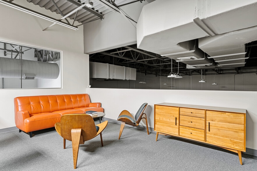 More Photos Of 7330 Exchange Dr, Orlando Warehouse For Sale
