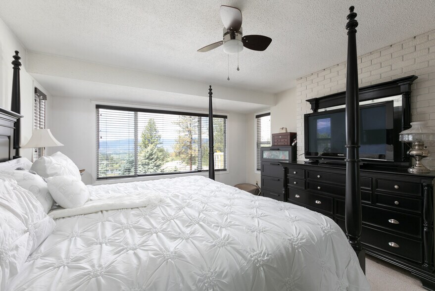 More Photos Of 1605 Garner Rd, Kelowna Specialty For Lease