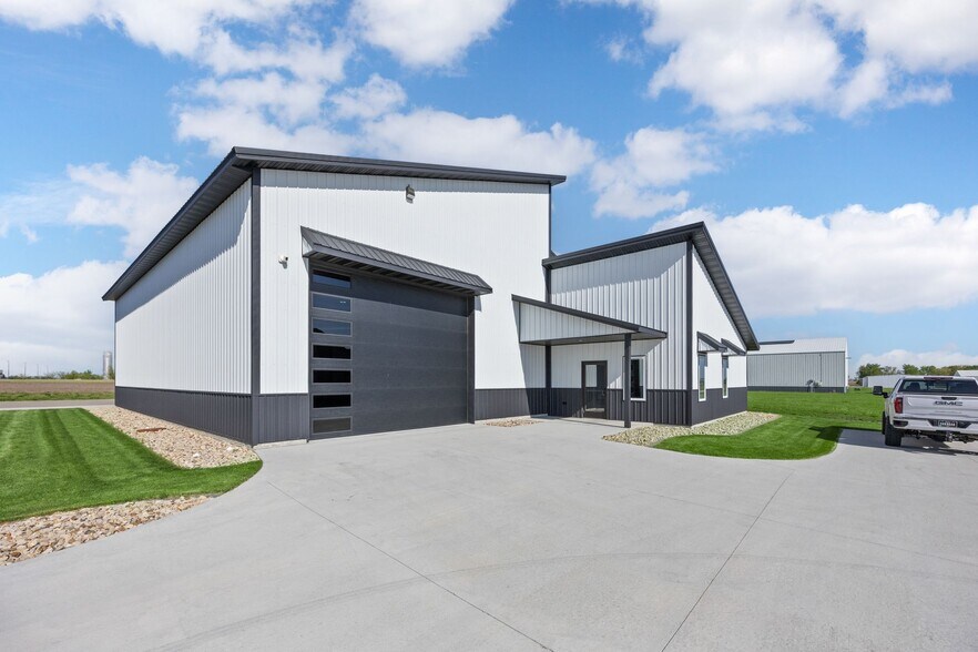 Primary Photo Of 530 Aircom Dr, Marion Airplane Hangar For Sale