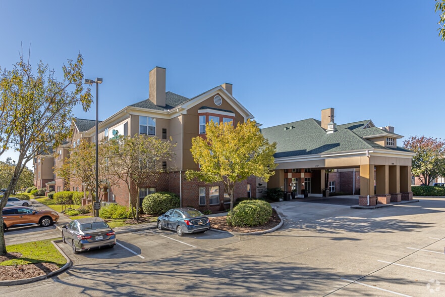 Primary Photo Of 5860 Corporate Blvd, Baton Rouge Hotel For Sale