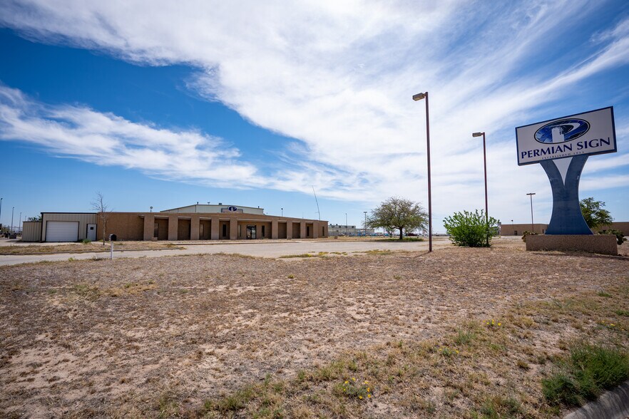 Primary Photo Of 4111 S County Road 1276, Midland Manufacturing For Sale