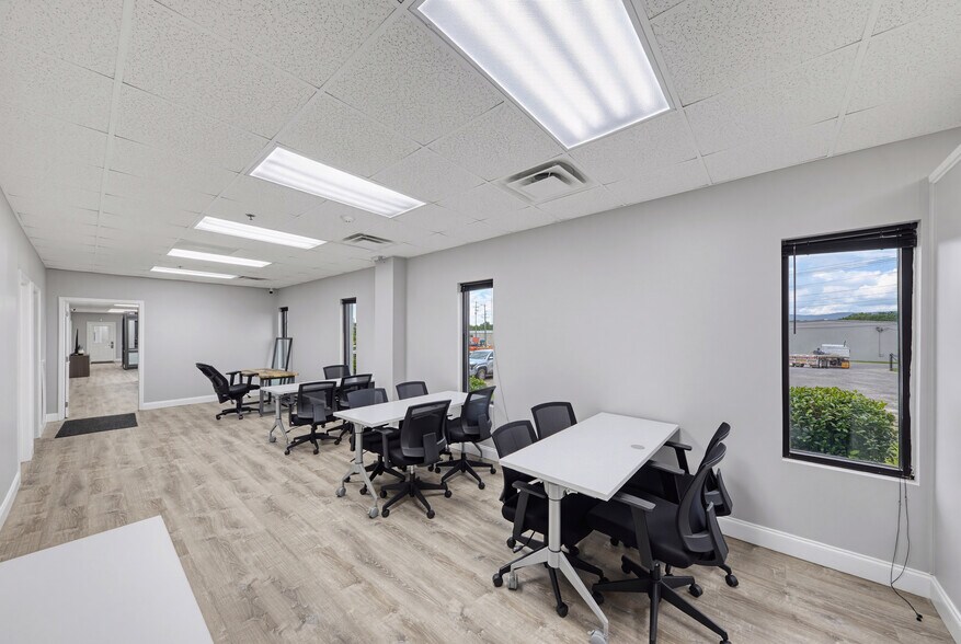 More Photos Of 999 Enterprise Dr, Dalton Distribution For Sale