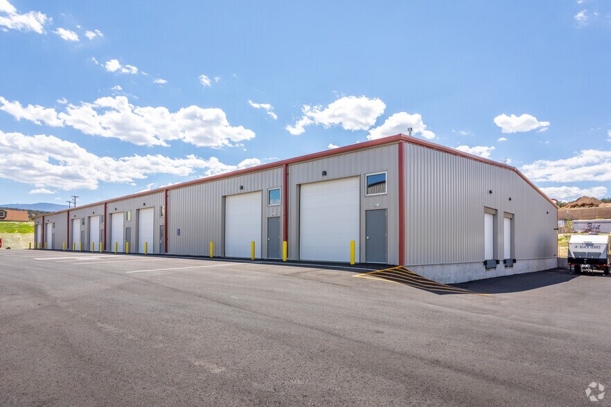 More Photos Of 707 Plane St, Gypsum Warehouse For Lease
