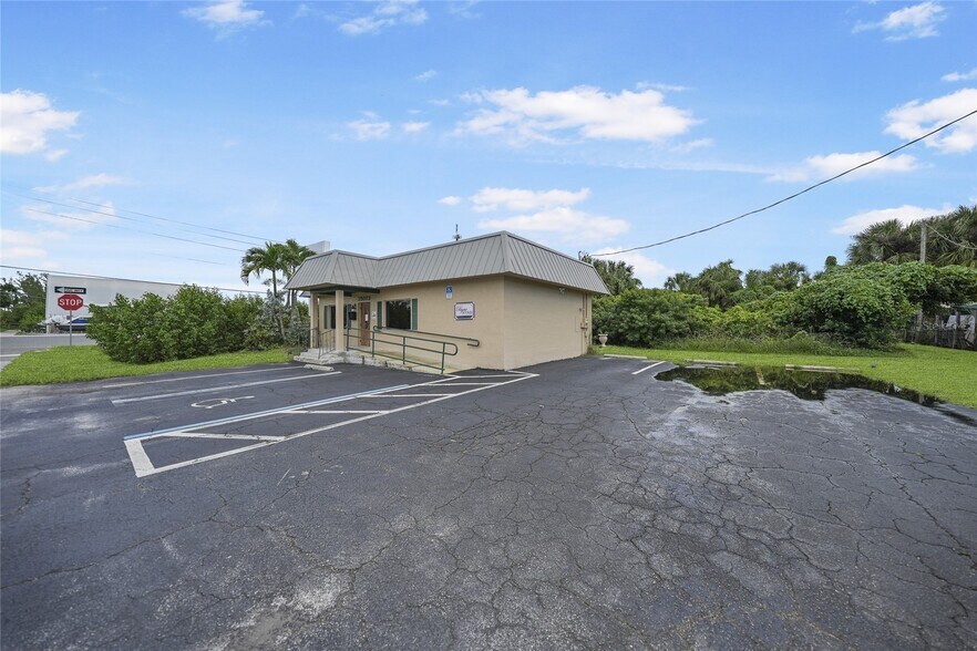 More Photos Of 25073 Marion Ave, Punta Gorda Office Residential For Sale