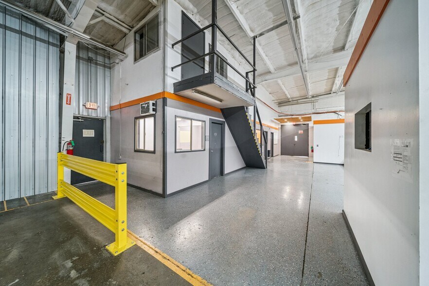 More Photos Of 8118 E 44th St, Tulsa Warehouse For Lease