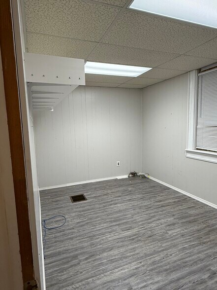 More Photos Of 4185-4187 Hamilton Ave, Cincinnati Storefront Retail Residential For Lease