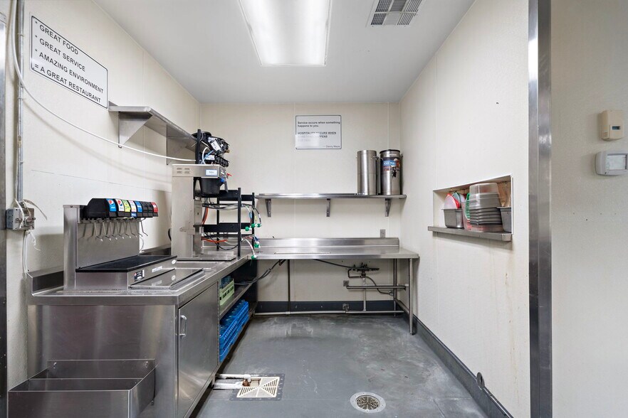 More Photos Of 2320 NASA Pky, Seabrook Restaurant For Sale