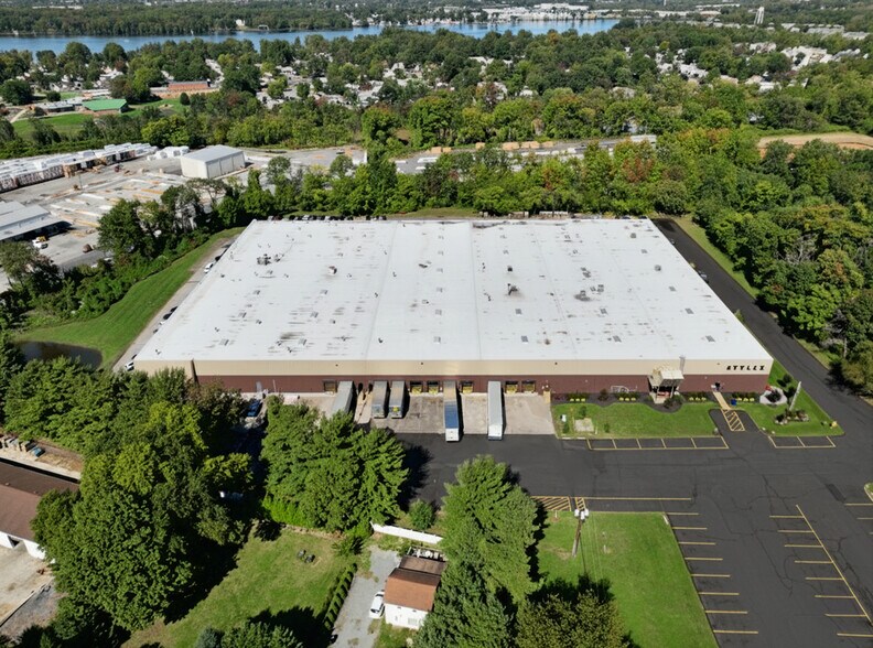 More Photos Of 740 Coopertown Rd, Delanco Warehouse For Lease