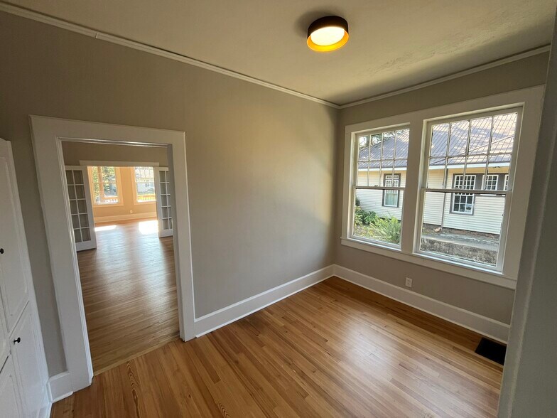 More Photos Of 406 S Lewis St, Lagrange Office For Lease