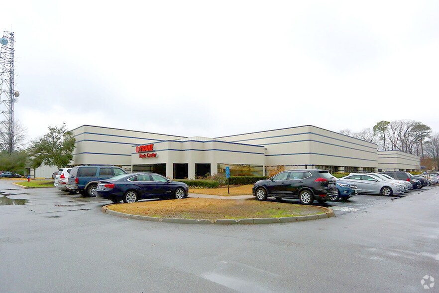 More Photos Of 230 Clearfield Ave, Virginia Beach Showroom For Lease