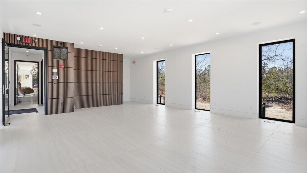 More Photos Of 200 W Montauk Hwy, Hampton Bays Freestanding For Lease