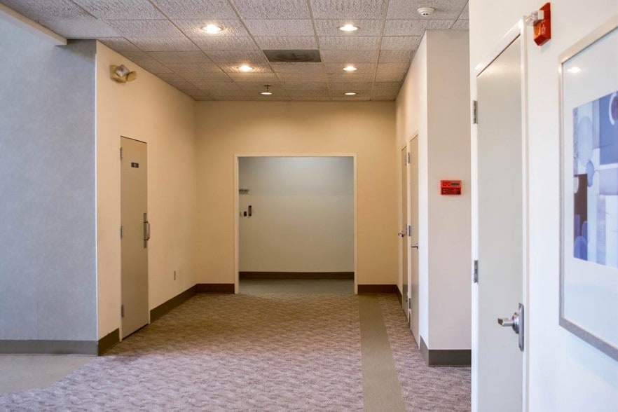 More Photos Of 2314 Sullivan Rd, Atlanta Office For Lease