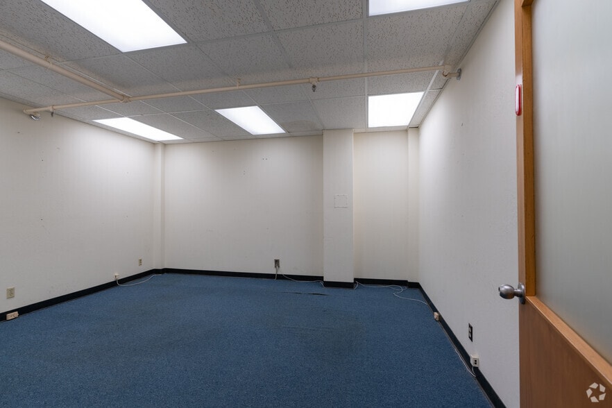 More Photos Of 1352 Lighthouse Ave, Pacific Grove Office For Lease