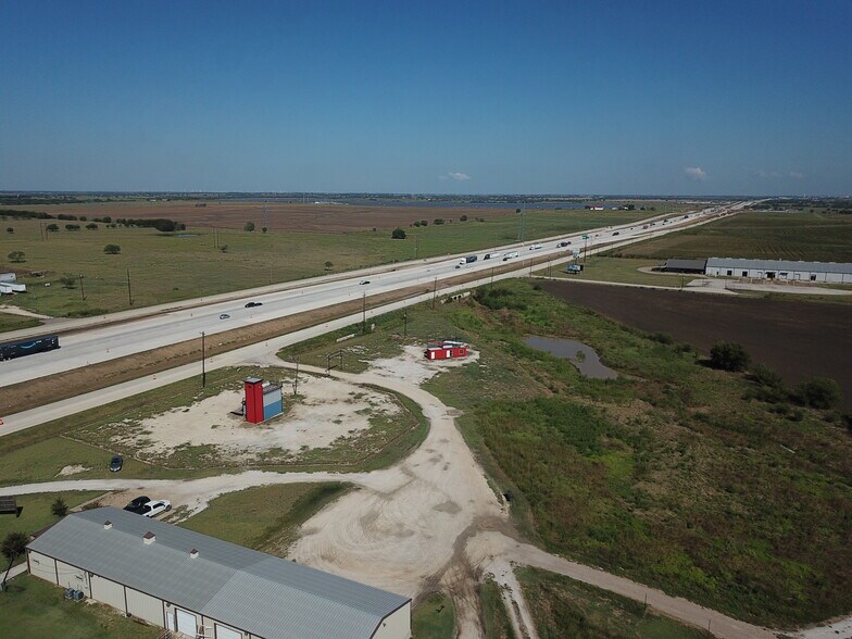 More Photos Of 6345 Interstate 35, Valley View Land For Lease