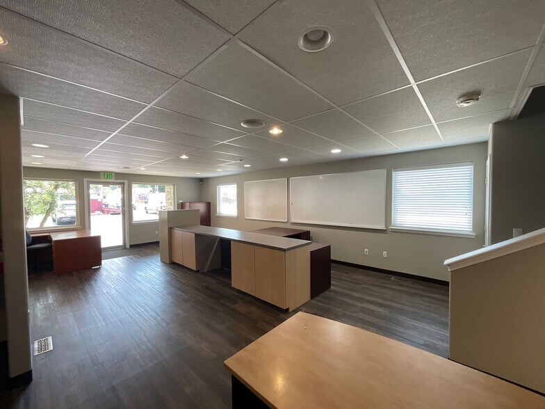 More Photos Of 152 Stage St N, Tenino Warehouse For Lease