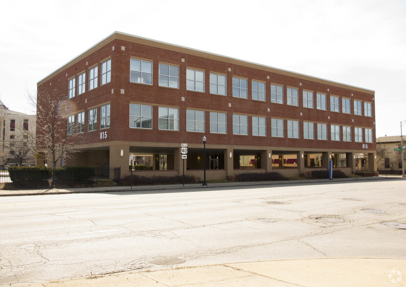 Primary Photo Of 815 W Broad St, Columbus Medical For Lease