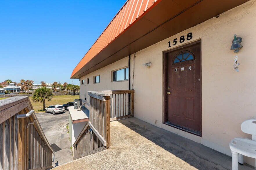 More Photos Of 1592 Jimmy Buffet Mem Hwy, Satellite Beach Office Residential For Sale