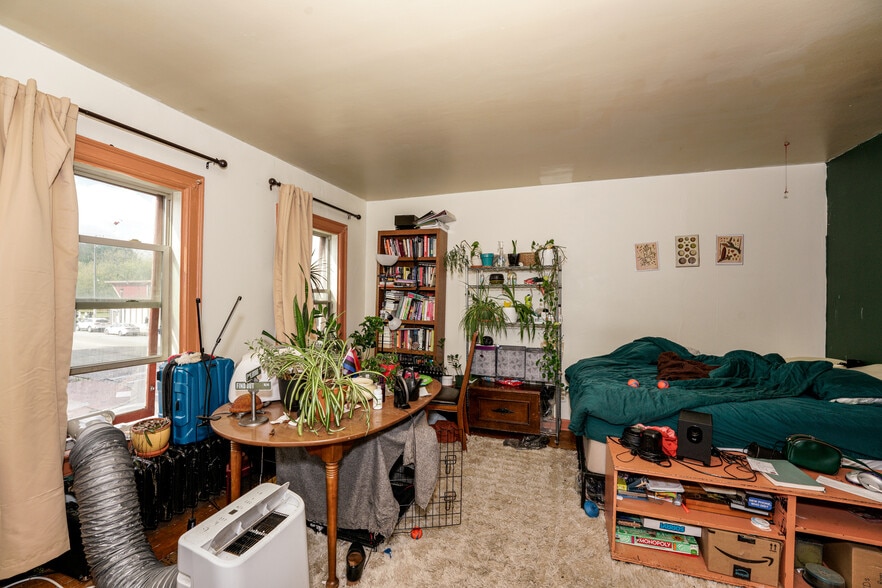 More Photos Of 2670-2678 N Holton St, Milwaukee Storefront Retail Residential For Sale