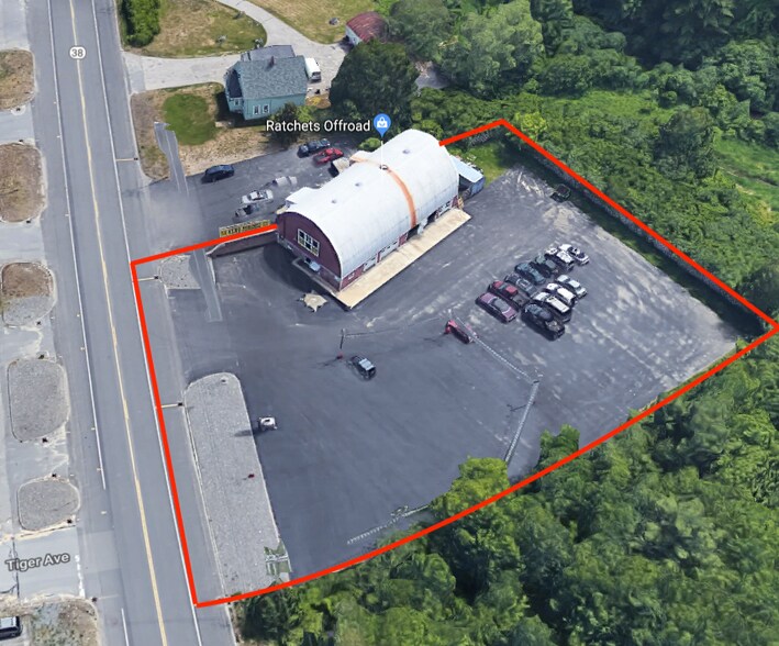 More Photos Of 29 Bridge St, Pelham Auto Dealership For Lease