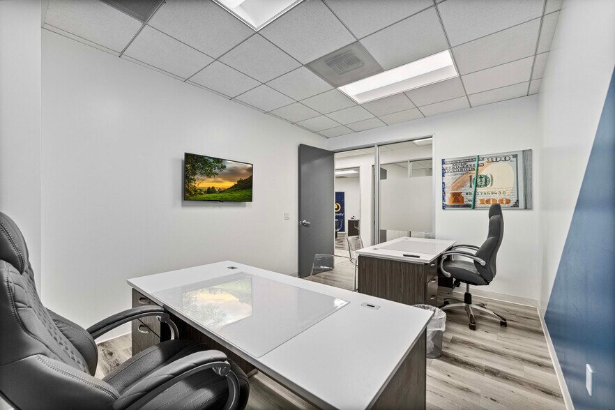 More Photos Of 21900 Burbank, Woodland Hills Office For Lease