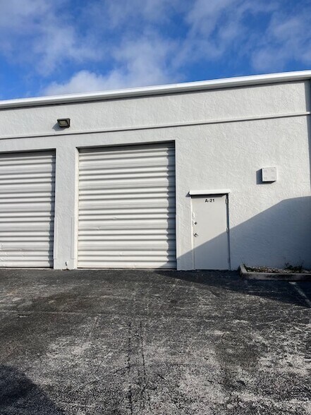 More Photos Of 16115 SW 117th Ave, Miami Showroom For Sale