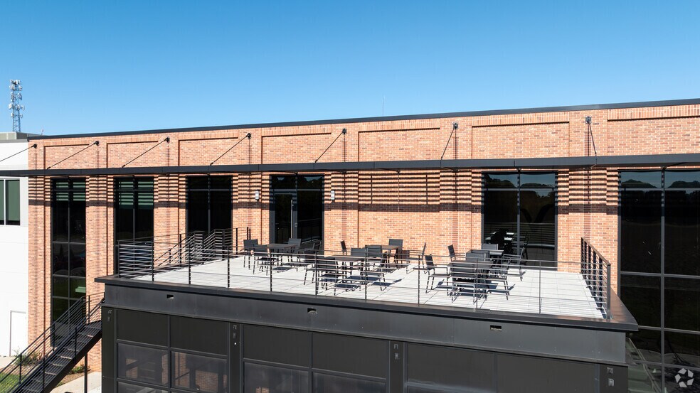 More Photos Of 110 Langtree Campus Dr, Mooresville Showroom For Lease