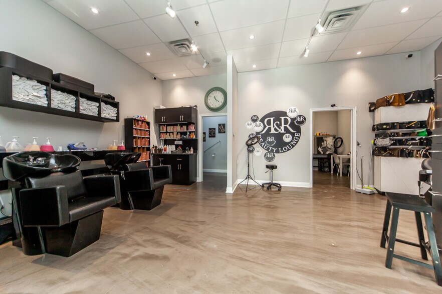 More Photos Of 250-300 Manitoba St, Toronto Apartments For Sale