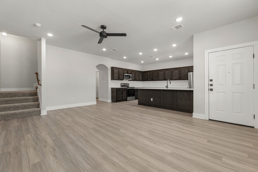 More Photos Of 514 Deacon Dr W, College Station Apartments For Sale