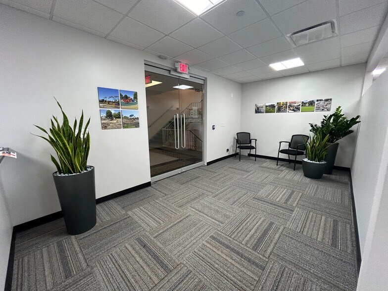 More Photos Of 2250 E Devon Ave, Des Plaines Medical For Lease