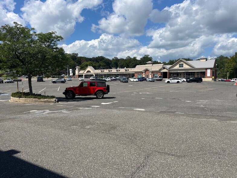 More Photos Of 900-910 White Plains Rd, Trumbull Freestanding For Lease