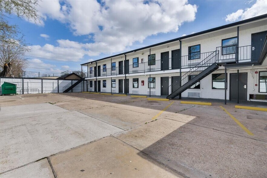 2617 Napoleon St, Houston, TX 77004 Apartments For Sale