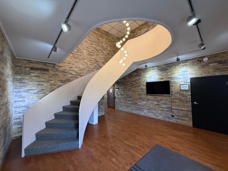 More Photos Of 625 N North Ct, Palatine Unknown For Lease