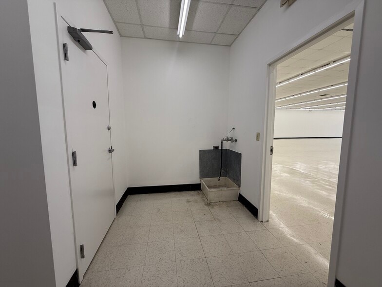 More Photos Of 3321 Triana Blvd SW, Huntsville Freestanding For Lease