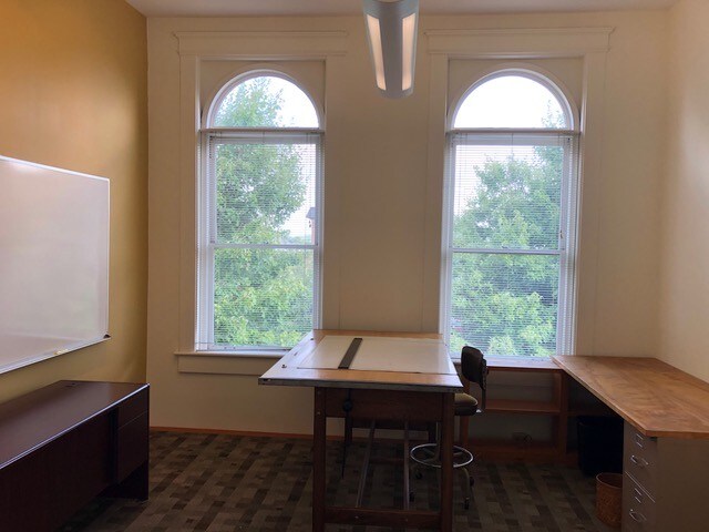 More Photos Of 109 S Main St, Hendersonville Storefront Retail Office For Lease