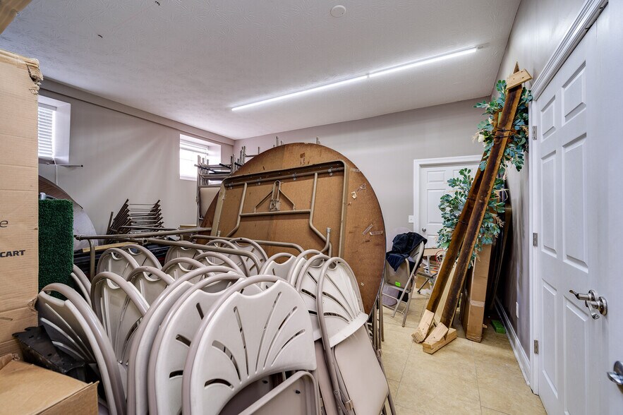 More Photos Of 6962 Coles Rd, Middletown General Retail For Sale