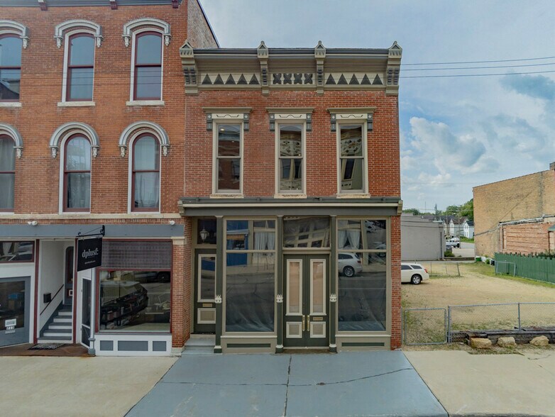 More Photos Of 217 W Main St, Freeport Office Residential For Sale