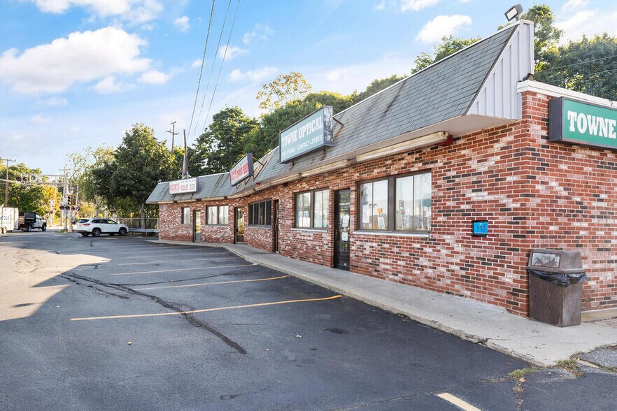 More Photos Of 139 Dodge St, Beverly Storefront For Sale