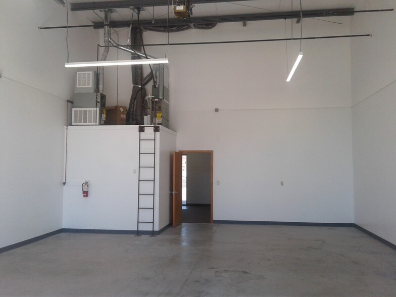 More Photos Of 1632 S West St, Wichita Warehouse For Lease