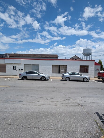 More Photos Of 114 W 4th St S, Newton General Retail For Sale