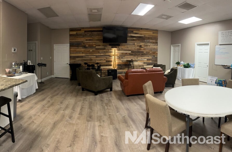 More Photos Of 3395-3405 NW Federal Hwy, Jensen Beach Freestanding For Sale