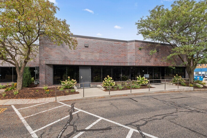 More Photos Of 425 Etna St, Saint Paul Light Manufacturing For Lease