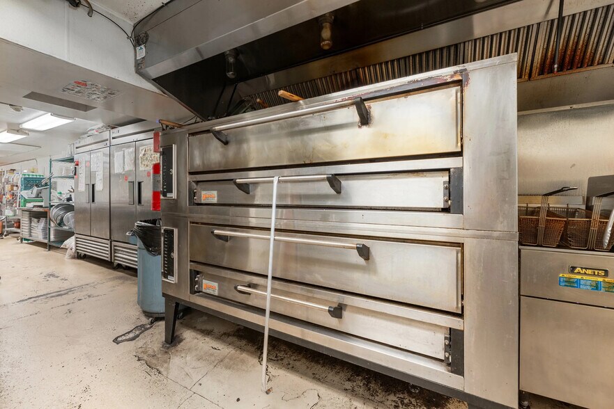More Photos Of 104 E Route 66, Flagstaff Restaurant For Sale