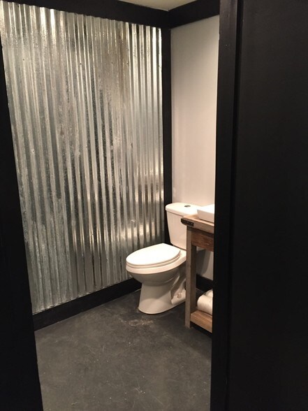 More Photos Of 2330 S Main Ave, Lovington Warehouse For Lease